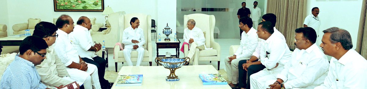 Prof Dasoju Sravan Kumar (@sravandasoju) on Twitter photo Hon’ble Chief Minister of #Telangana Shri K Chandrashekar Rao Garu welcomed and facilitated Shri <a href="/Prksh_Ambedkar/">Prakash Ambedkar</a> Ji, grand son of #DrBRAmbedkar Ji at Pragathi Bhavan <a href="/TelanganaCMO/">Telangana CMO</a> Hon’ble Chief Minister of #Telangana Shri K Chandrashekar Rao Garu welcomed and facilitated Shri <a href="/Prksh_Ambedkar/">Prakash Ambedkar</a> Ji, grand son of #DrBRAmbedkar Ji at Pragathi Bhavan <a href="/TelanganaCMO/">Telangana CMO</a>