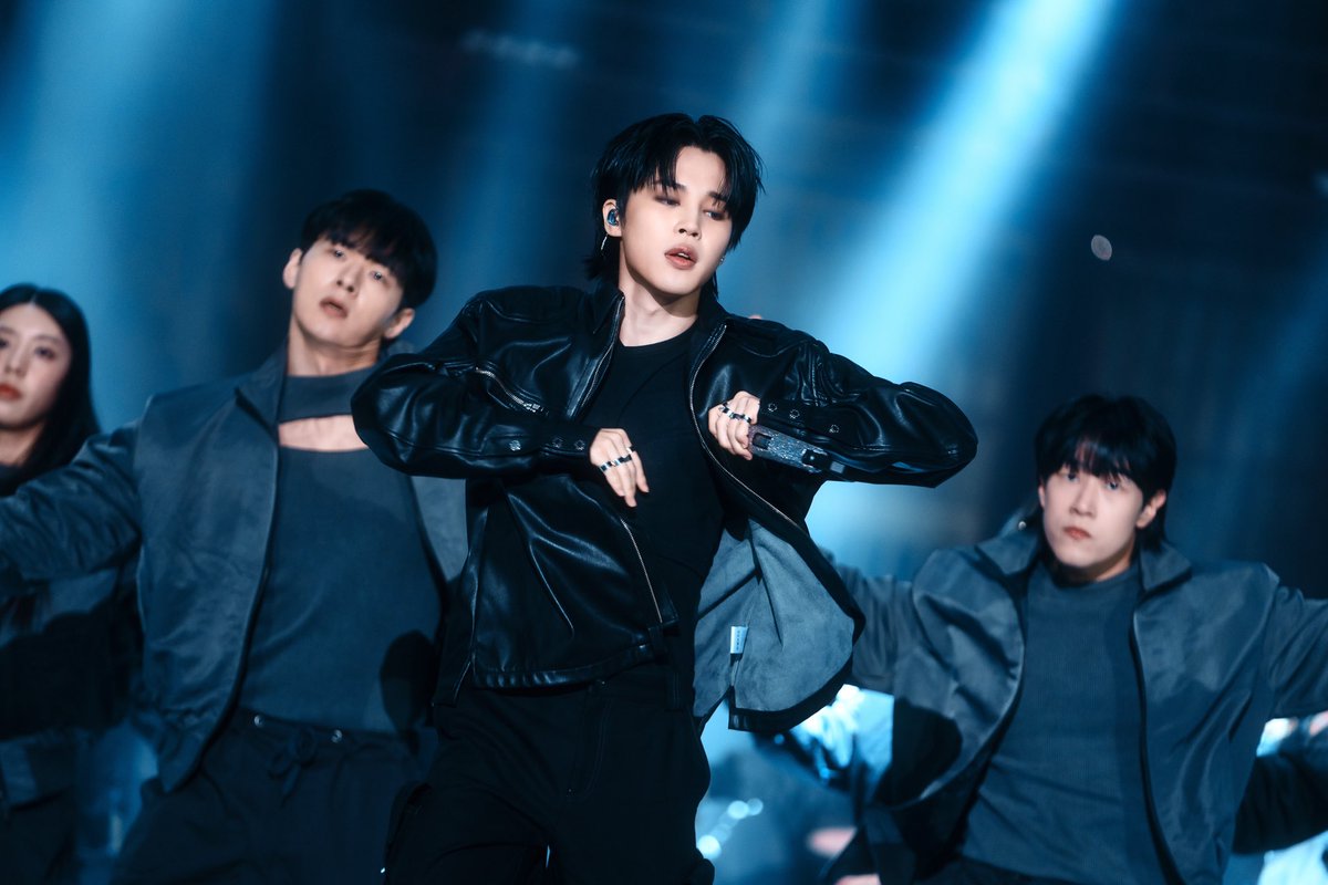 UpdateParkJimin's tweet photo. 📸| A SBS liberou novas imagens de Jimin durante suas performances no programa 'Inkigayo'. 

Acesse o site: 
https://t.co/2wZvuzpmk9

#Jimin_FACE #LikeCrazy #지민 #JIMIN @BTS_twt https://t.co/VshSJeSVAZ
