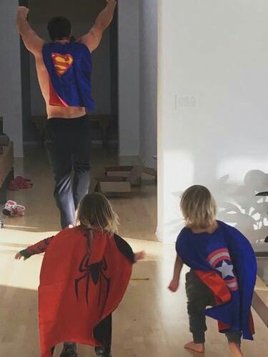 dmonburke's tweet photo. [ ig post | damonburke ]

happy bday, jason. you're the best brother in the whole world. 

and i love you. forever. https://t.co/vjz255HYB4