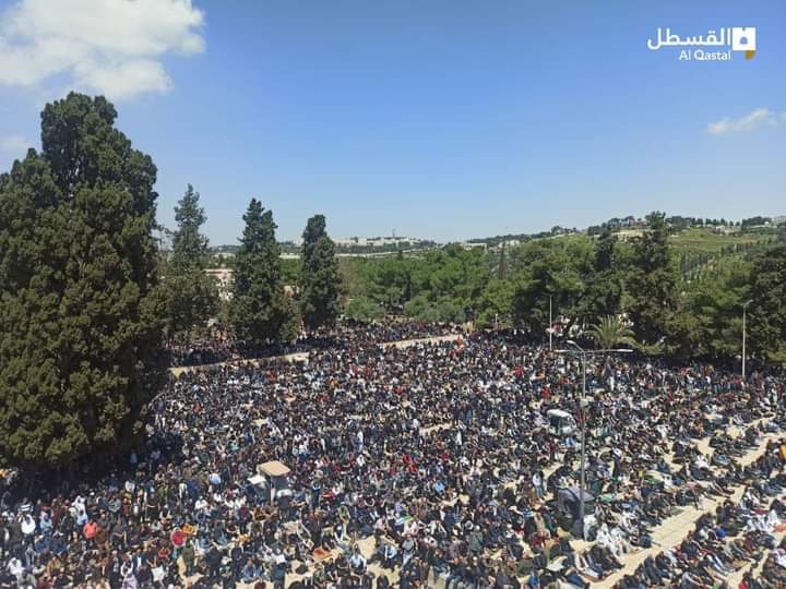 kamalhoyadi's tweet photo. Rubuc-Milyan falastiiniyiin ah ayaa maanta oo jimcihii u danbeeyey Ramadaan ku tukaday masaajidka barakaysan ee Al-aqsa.

#masjidalaqsa_callingyou #Muslms https://t.co/7O5YSQshy7