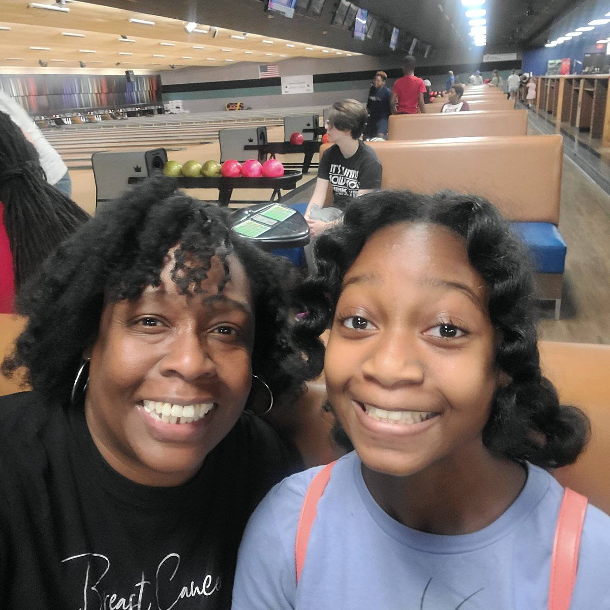 Bowman_ME's tweet photo. #SpringBreakThings #Day3
1st up today was bowling. I won of course lol. Don't ask what the score was because it doesn't matter lol. Then we had pizza Blaze Pizza.
SN: It was our 1st time eating at Blaze and they did not disappoint.. π
#MeAndMyMini #Thankful #MakingMemories https://t.co/6f0tLyHmyk