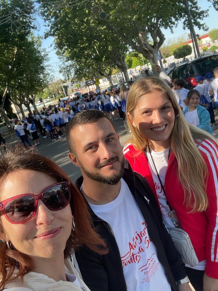 ags_nortedejaen's tweet photo. Jose Antonio Orihuela, Cristina Lujano y Elisa Martínez del Centro de Salud Virgen de la Cabeza han colaborado en  “Andújar  Marcha por la Salud” programa por un millón de pasos
Han participado todos los colegios de Andújar y asociaciones, incluidas las de salud mental 🏃‍♀️🏃🏼‍♂️ https://t.co/rxZDFjYBD0