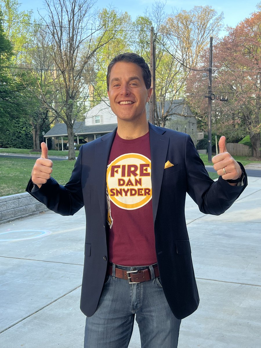 TomManatos's tweet photo. Ready for work on one of the most beautiful and hopeful days in a LONG time. #ByeDan #DoneWithDan https://t.co/RU5cTn4pV4