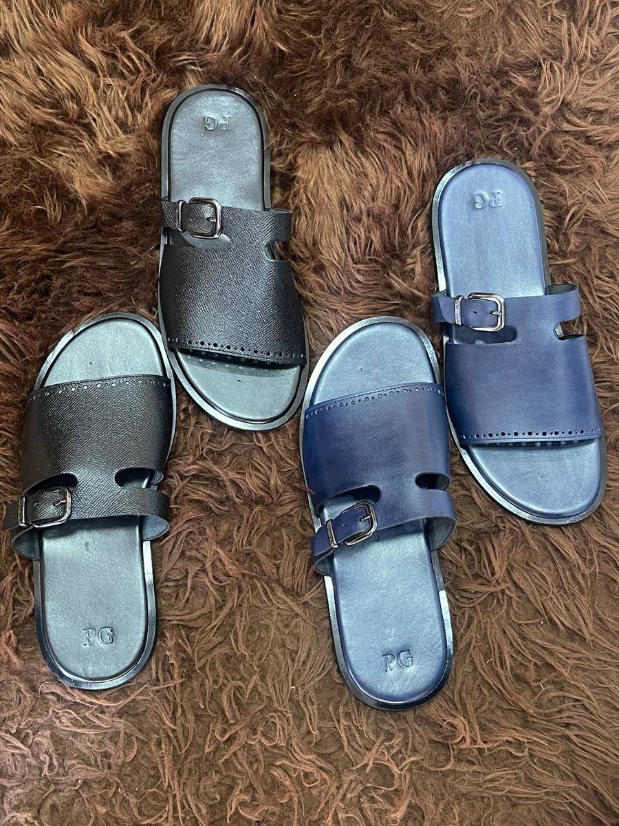 PutandGo's tweet photo. Collection Sandales by @PutandGo  disponible dans nos showrooms.

📞 77 660 13 27 / 77 255 77 77

#putandgo #dakar #senegal #korite2023 #costumeafricain #jelaba #senegalesedesigner https://t.co/BFn8h8BmYX