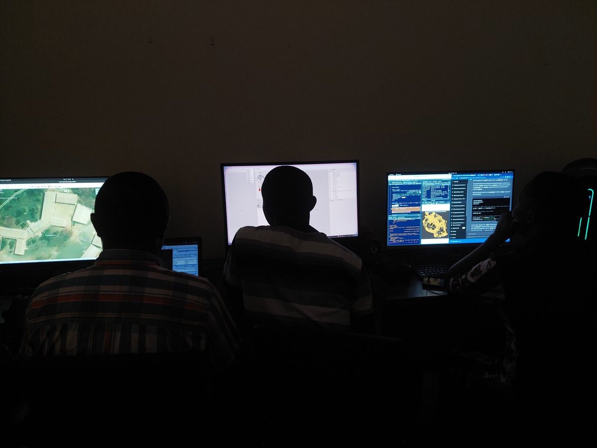 hawaadinani's tweet photo. The talented folks at @OMDTZ who are killing it in the data viz &amp; analysis game - in a room that looks like a scene from a thriller movie😂. Their hard work and dedication are inspiring and driving our growth #dataanalytics #datarocks #datapower https://t.co/OvRGiq0HU7