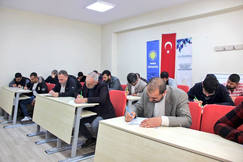 HarusemHarran's tweet photo. Şanlıurfa Tüm Emlakçılar Odası ile yürütülen 5. Taşınmaz Ticareti ( Emlak Danışmanlığı) kursu yapılan sertifika sınavının ardından sona erdi. https://t.co/WperHezaSM