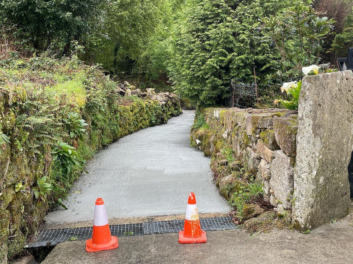 MaltratoPaisaxe's tweet photo. TANTO CEMENTO NO RURAL FAI PERDER A PROPIA IDENTIDADE
Ponte Caldelas
Hai moitos xeitos de mellorar o rural sen enchelo de formigón. Basta cruzar a Asturias ou Portugal para aprender
#PonteCaldelas #formigon https://t.co/Z4vyGk8fmF