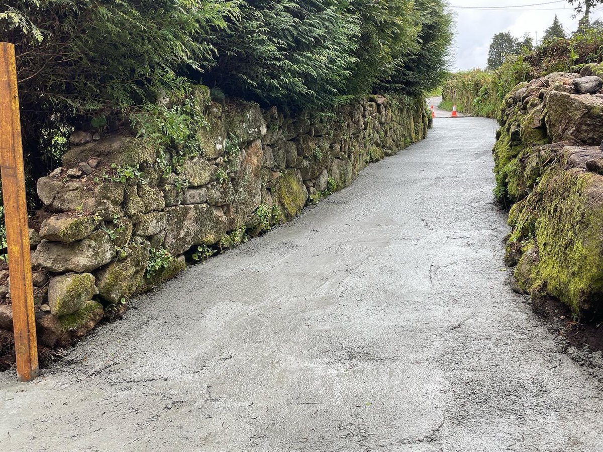 MaltratoPaisaxe's tweet photo. TANTO CEMENTO NO RURAL FAI PERDER A PROPIA IDENTIDADE
Ponte Caldelas
Hai moitos xeitos de mellorar o rural sen enchelo de formigón. Basta cruzar a Asturias ou Portugal para aprender
#PonteCaldelas #formigon https://t.co/Z4vyGk8fmF