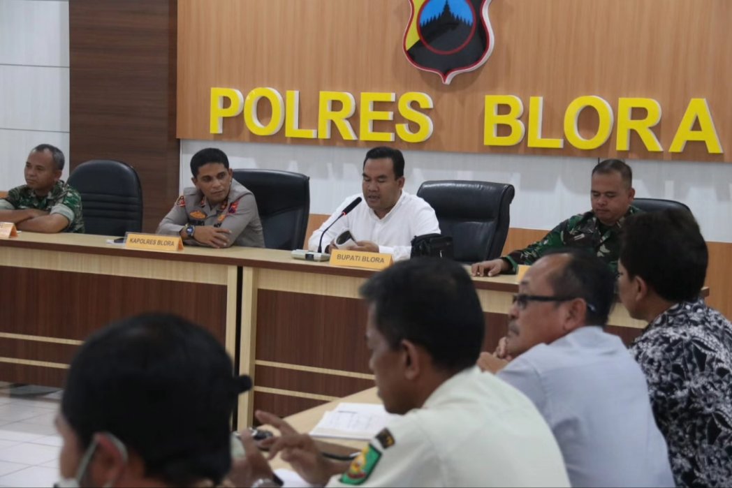 Siang tadi lanjut mengikuti Rakor Lintas Sektoral di Mapolres Blora dalam rangka cek kesiapan pengamanan Lebaran Idul Fitri 1444 H mulai arus mudik hingga balik. Yang mana saat ini PPKM telah dicabut sudah tidak seperti tahun lalu. Maka diperkirakan akan lebih banyak yang mudik.