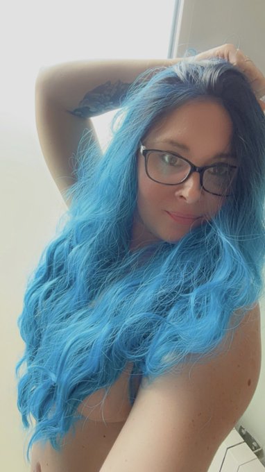 Bonne journ&eacute;e mes Loulous 💋💋  600 m&eacute;dias 💙 sur mym  https://t.co/unxjRlm4PY https://t.co/BS1ivB1n0z<a href="/tag/vendrediseins"class="tags"><span>#vendrediseins</span></a>