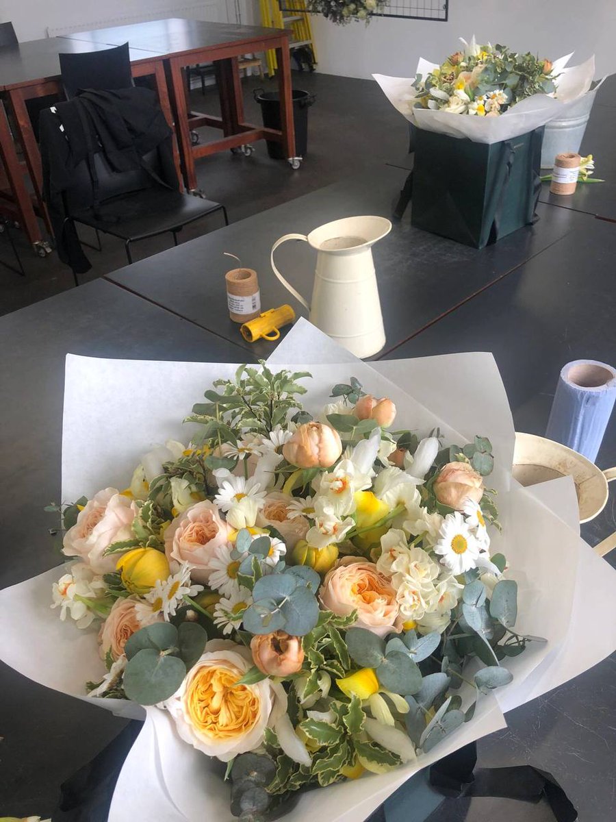 Valencia_ruka's tweet photo. floral course https://t.co/XkJlW6YYKU