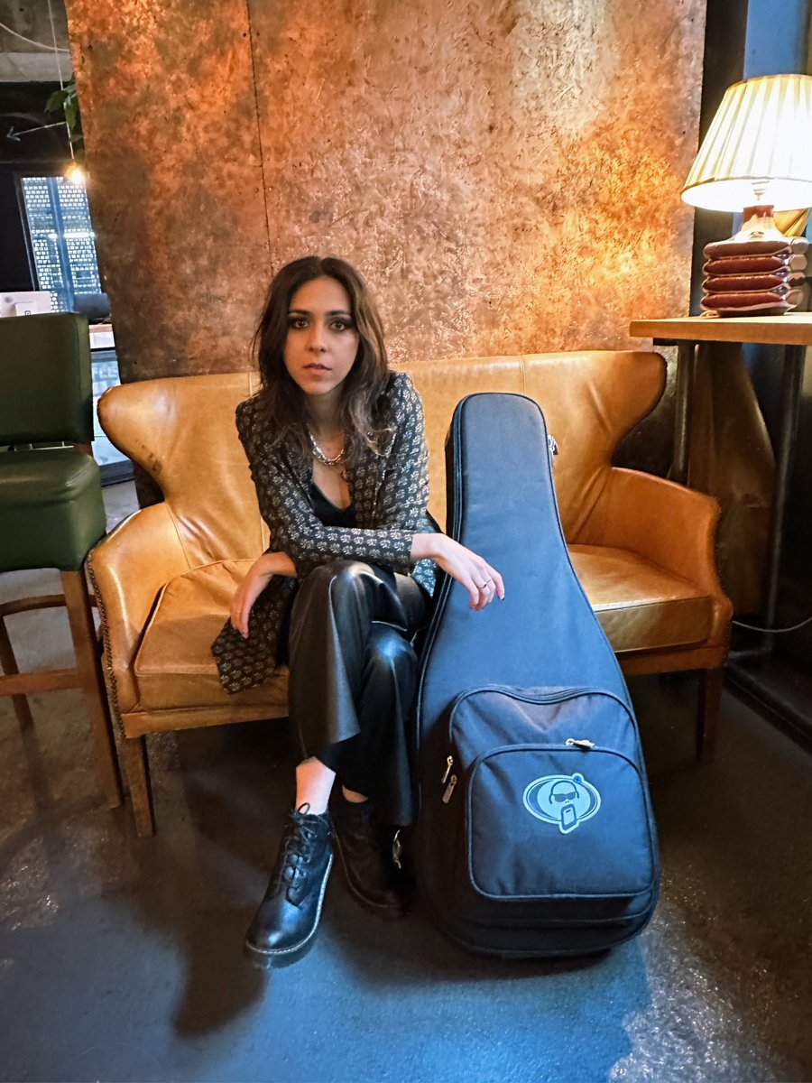 NadiaSheikh_'s tweet photo. Super chuffed to announce I’m now part of the @ProRacketCases family!!! Much love to Dean & the team for inviting me to be a part of it! ✨🖤
https://t.co/3yAvuAtEoX
#protectionracket #protectionracketartist #protectionracketcases https://t.co/dh7QX40xvn