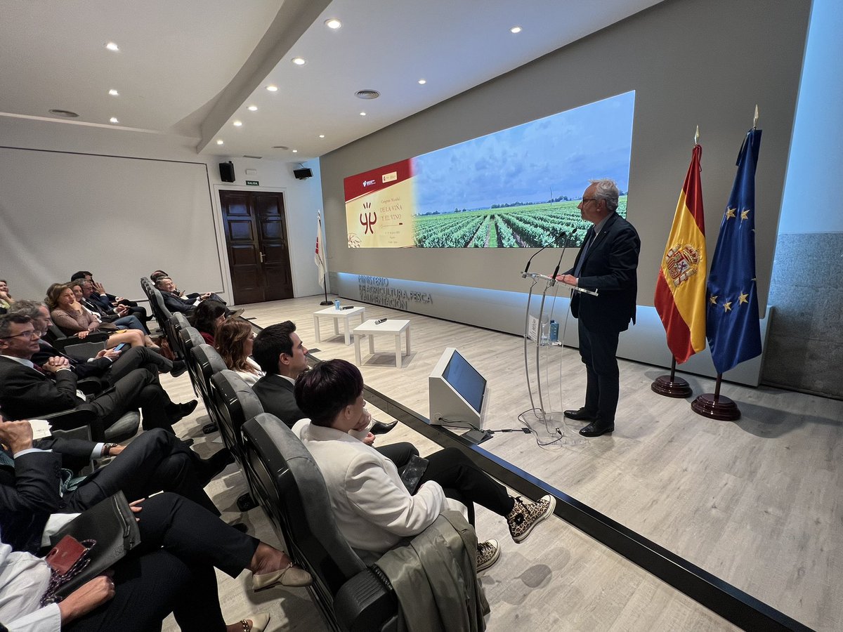 OIV (@oiv_int) on Twitter photo 🎙️”Spain was one of the founding members of the OIV, one of the first to organise the Congress and the biggest vineyard in the world.” - Luigi Moio, OIV President. @mapagob <a href="/SherryWines/">Sherry Wines Int.</a> @OIV2023Spain
#oiv2023 🇪🇸 🎙️”Spain was one of the founding members of the OIV, one of the first to organise the Congress and the biggest vineyard in the world.” - Luigi Moio, OIV President. @mapagob <a href="/SherryWines/">Sherry Wines Int.</a> @OIV2023Spain
#oiv2023 🇪🇸