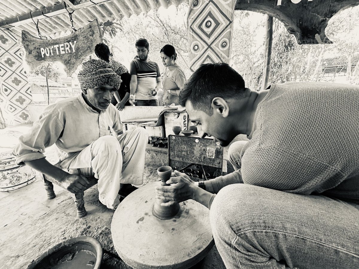 shreydudheria's tweet photo. Apne Hatho se bana hoa Mitti ka Glass #learn #gobackintime https://t.co/OQdWoBBOLo