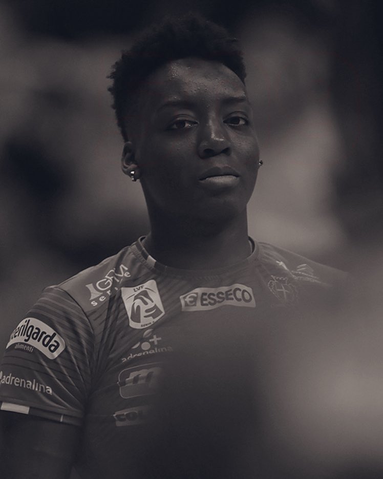volleytrails's tweet photo. According to Turkish media, Julia Ituma, a spiker for the Italian volleyball club Igor Gorgonzola Novara, allegedly wrote "Goodbye" on the team's shared WhatsApp group shortly before falling from a hotel's sixth floor in Istanbul
#RIPJulia 🥀 https://t.co/sijJ3gy5Kh