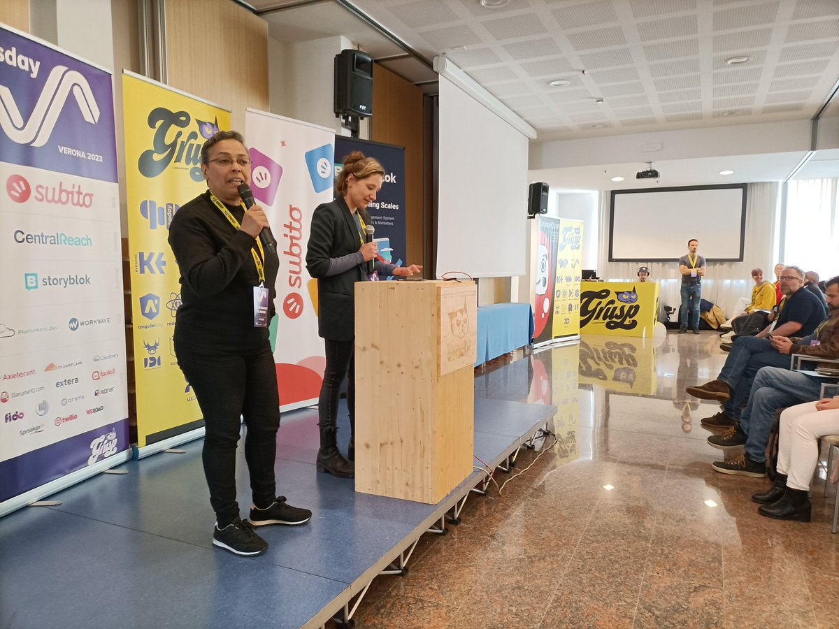 jsconfit's tweet photo. It's lighting talk time! Now on stage  @SistechGlobal sharing how they are empowering uprooted &amp; displaced women through qualified &amp; sustainable tech &amp; digital jobs! 👏 https://t.co/vKKFGetsOY