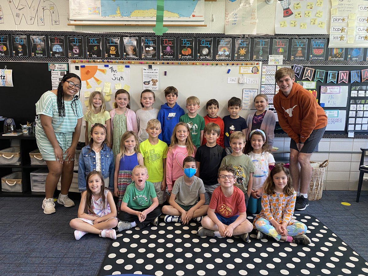 IHPrimary's tweet photo. 1Le LOVES #1stRow! The program’s mission is to promote literacy & the arts (visual, musical and performance) with high school role models. Sydney and Miles read the book Wild Symphony while students went on a wild ride with Maestro Mouse and his musical friends! #ihpshineweek https://t.co/N3HEnSRvXW
