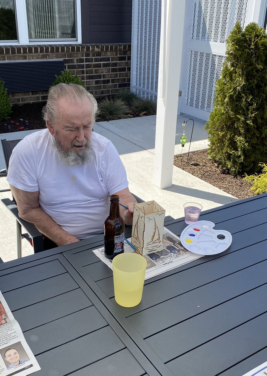 Wabash_WB's tweet photo. Taking advantage of these warm spring days. They are perfect for moving our artisans outside. #memorycare #Trilogyliving https://t.co/adyfPViYX1