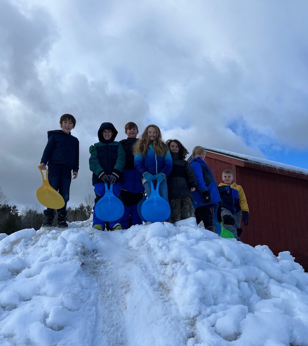 UnionVt's tweet image. Just a few memories from Miss Eliza’s  4️⃣th grade class!

1. Positivity Plates 🍽 
2. Future Flaggers 🇺🇸 
3. Sledding during recess 🛷
4. Escape Room math ➗ 
5. Making the best of indoor recess 🧩