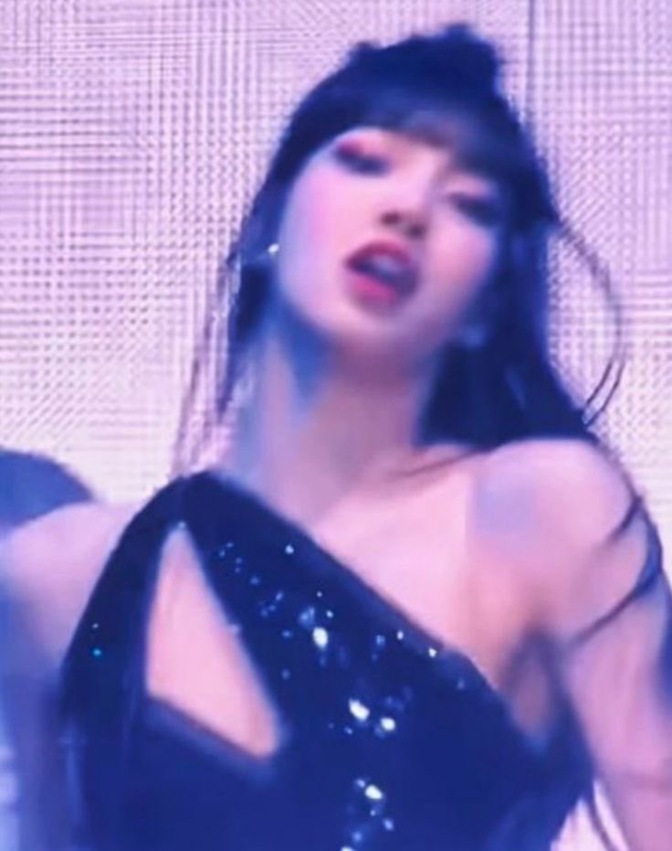 lalisahourIy's tweet photo. #리사 #LISA https://t.co/Pe4XqDDlI5