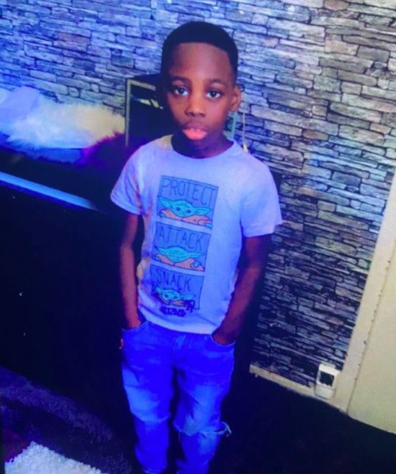 GossipRoomOff's tweet photo. 🚨 Le corps sans vie du petit Marciano, 7 ans, a été retrouvé ce vendredi midi dans la rivière de la Sèvre Niortaise. Le jeune garçon autiste, "un enfant qui ne s’exprime pas et qui se cache", était porté disparu depuis dimanche à Niort (Deux-Sèvres).

Le garçonnet aurait échappé à la vigilance d’une amie de la famille qui le gardait avec ses deux frères âgés de quatre et cinq ans, alors que la mère s’était absentée. Les deux plus jeunes enfants auraient regagné l’appartement plus tard, sans leur grand frère. 🚔 (via Le Parisien)

Condoléances à la famille du petit Marciano. Qu'il repose en paix. 🌹🕊️