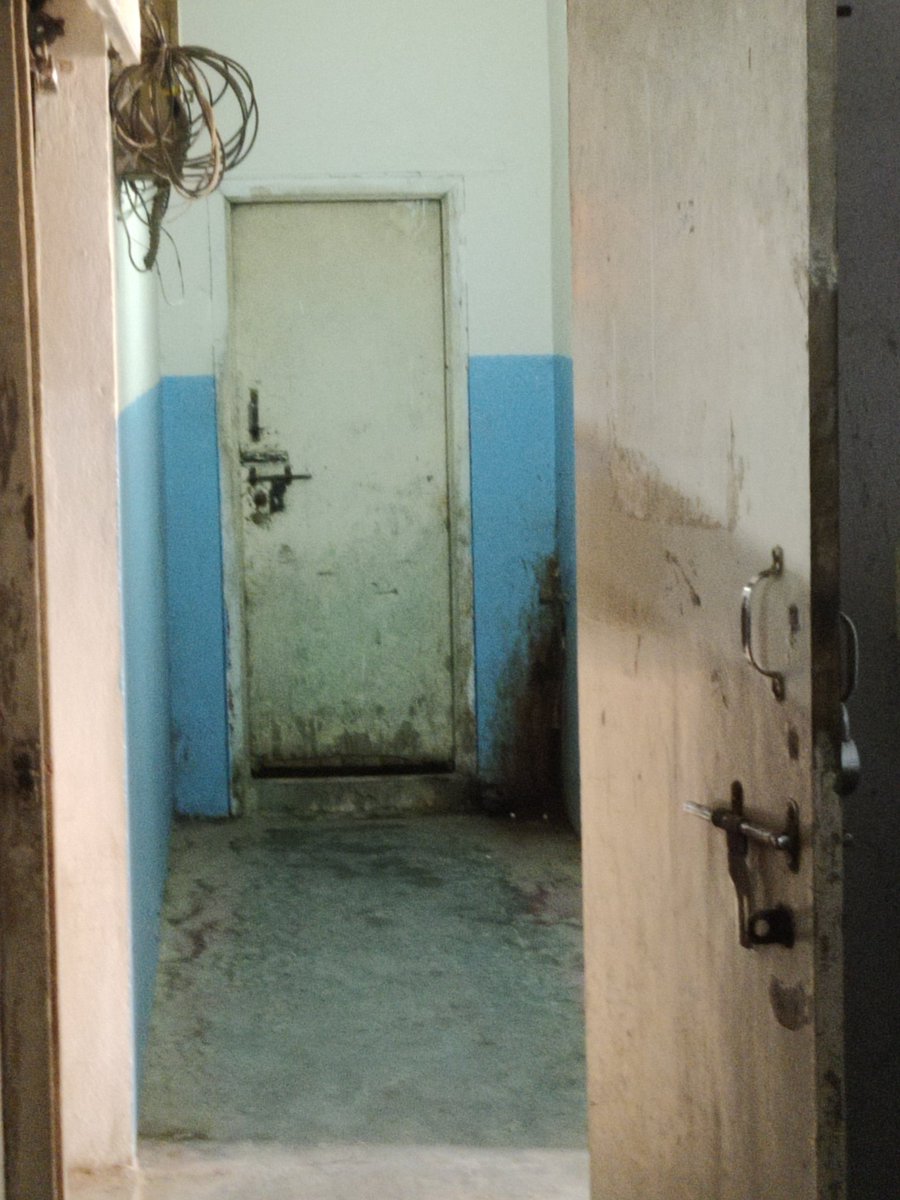 urssuryabhai's tweet photo. @KTRBRS @BRSparty @BRSHarish 
@GHMCOnline Request :🙏
Hello sir, crores will come in one day for the government because of the registration offices. But the facilities are very  poor. women are facing so many problems with toilets and water and parking problems. SRO :Quthbullapur https://t.co/5zKS4Iwck2