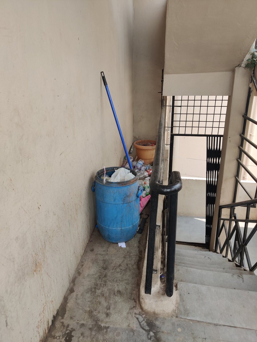 urssuryabhai's tweet photo. @KTRBRS @BRSparty @BRSHarish 
@GHMCOnline Request :🙏
Hello sir, crores will come in one day for the government because of the registration offices. But the facilities are very  poor. women are facing so many problems with toilets and water and parking problems. SRO :Quthbullapur https://t.co/5zKS4Iwck2