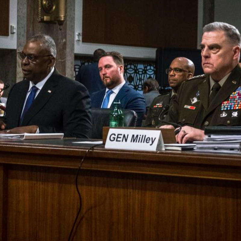 Marinetimes's tweet photo. In our weekly #GoodNews report: Marines are recognized for preventing a stabbing, soldiers have a solution to identify mold, a Navy captain will lead NASA's next moon mission and more. Scroll through for a dose of positivity.