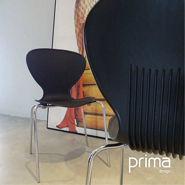 Prima_Design's tweet image. A cadeira Flash é empilhável, resistente e pode ser utilizada em ambientes residenciais e comerciais.