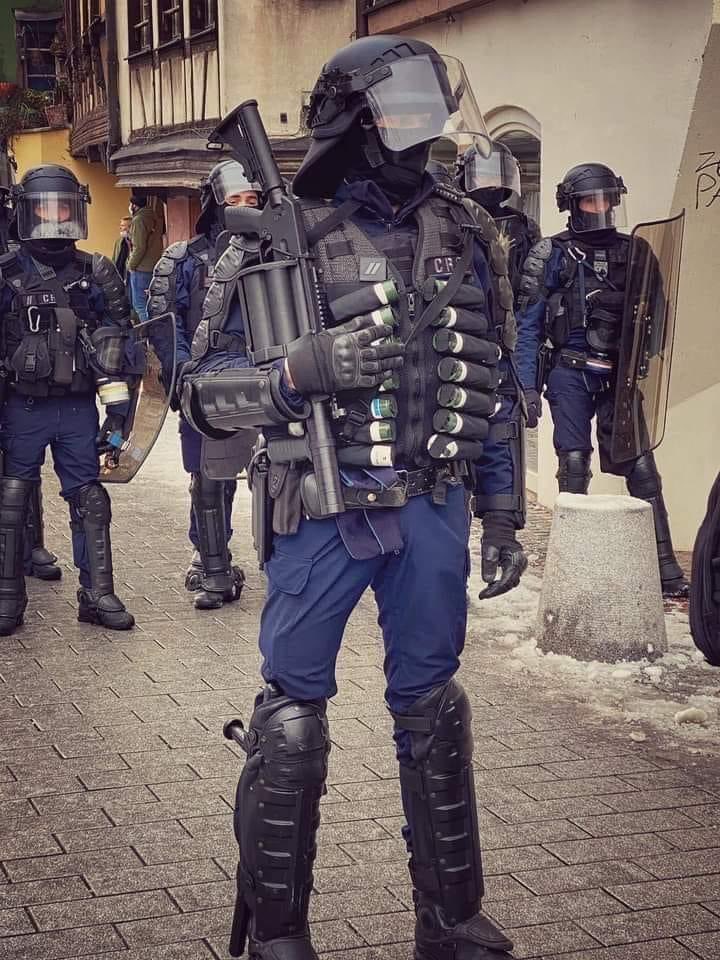 brig_dm's tweet photo. @boujemaa_b La collection Robocop vue de plus près 😉
#64AnsCestToujoursNon https://t.co/o43BpxIsr1