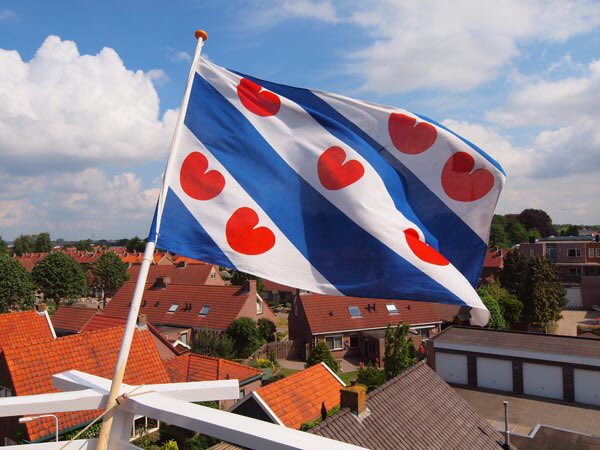 fnpfryslan's tweet photo. Fryske befrijingsdei. 

Moarn (15 april) is it 78 jier lyn dat in grut part fan Fryslân befrijd waard fan de Dútske besetter. Wy betinke dizze dei troch moarn de Fryske flage út te hingjen. 

Dogge jim ek mei? Dielen fan dizze oprop wurdearje wy. https://t.co/miOA8r88CV