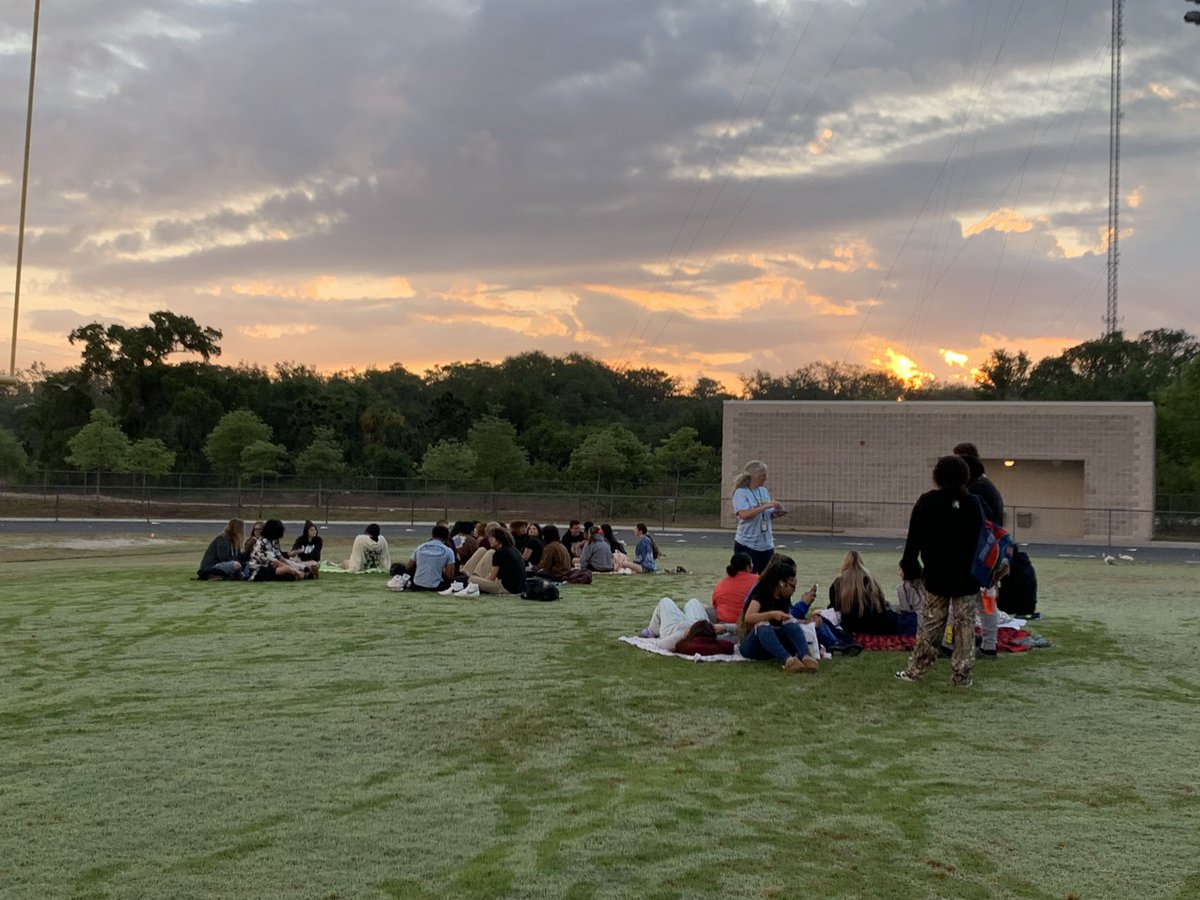 AncloteSharks's tweet photo. Senior Sunrise 2023!🌅
#SeniorActivity
#SeniorYear2023 https://t.co/naCKnpWNHL
