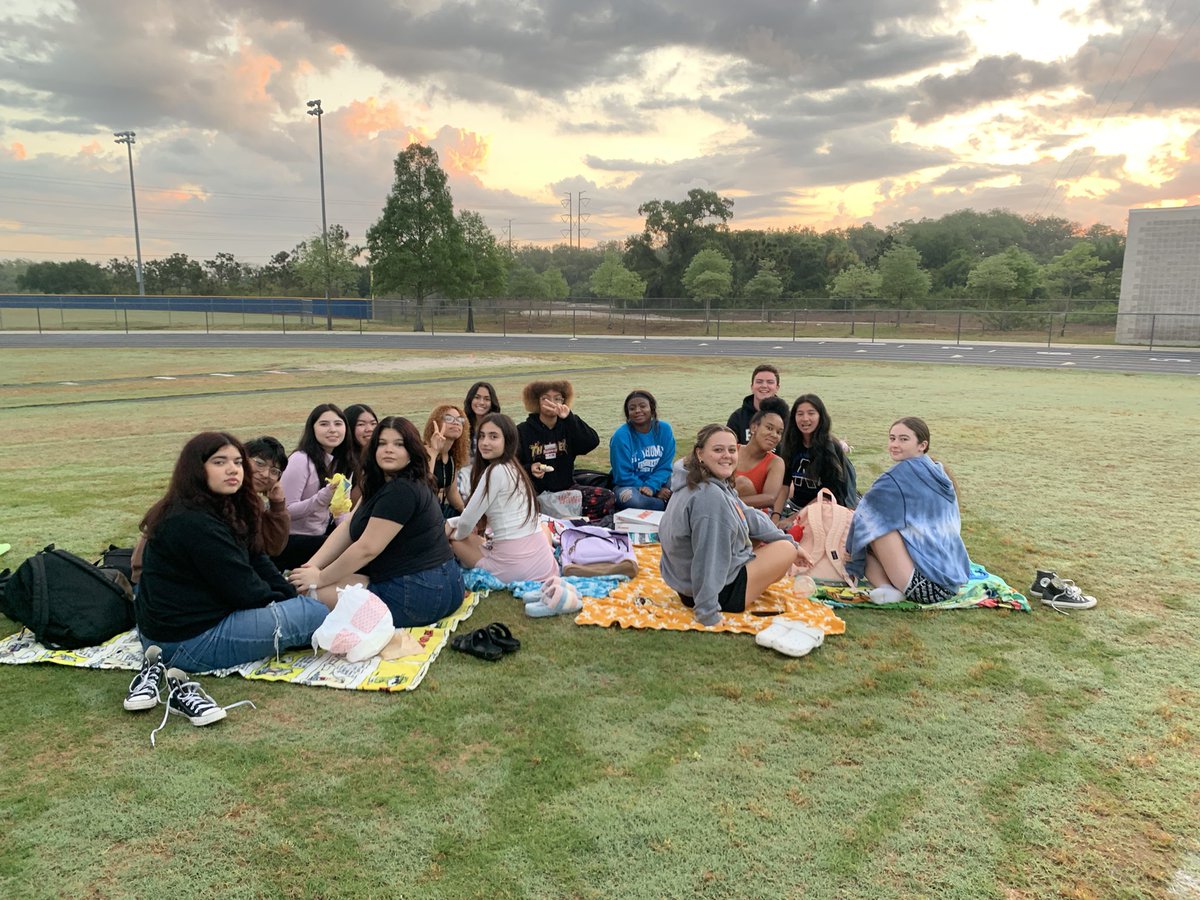 AncloteSharks's tweet photo. Senior Sunrise 2023!🌅
#SeniorActivity
#SeniorYear2023 https://t.co/naCKnpWNHL