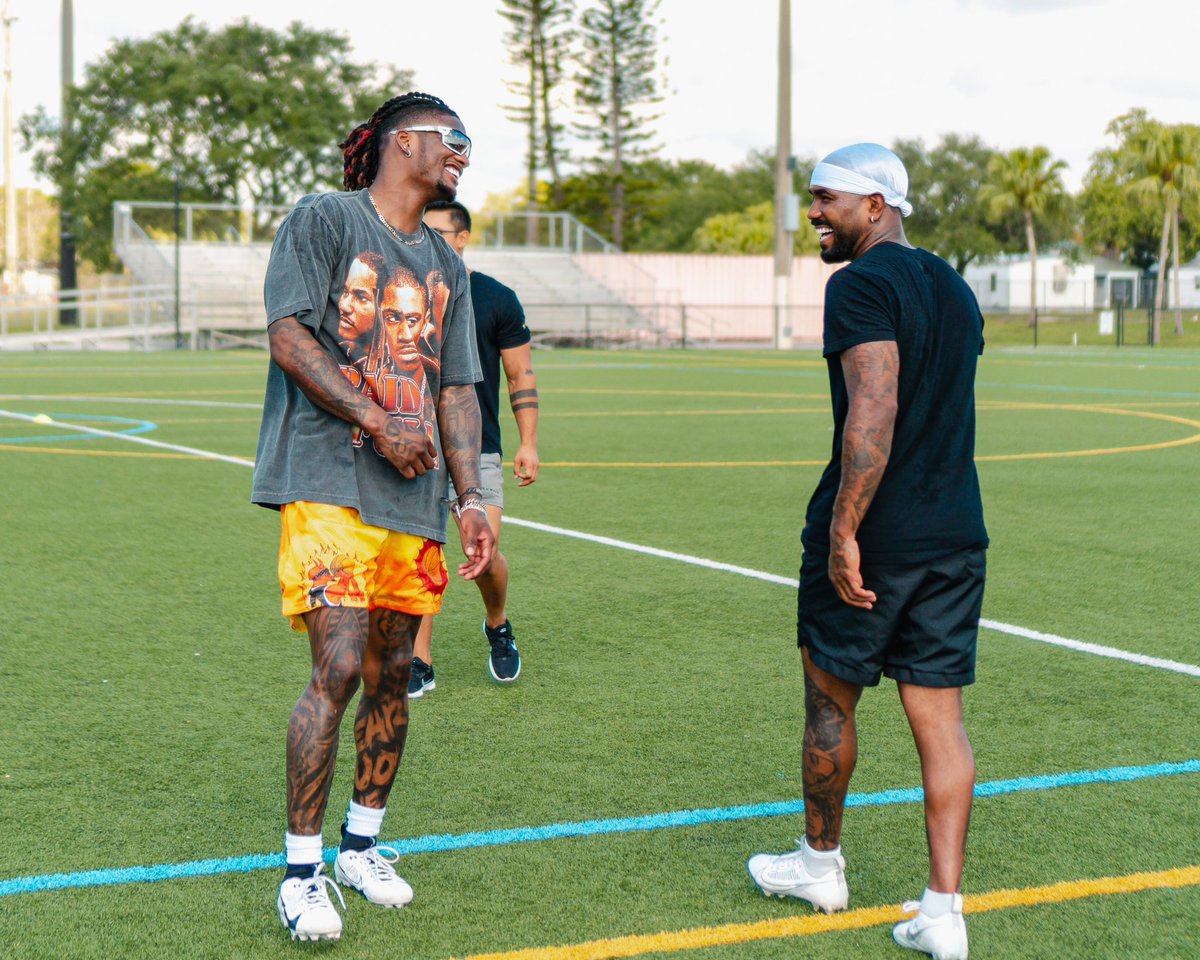 CeeDee&amp;E 🤘🏽⭐️⭐️⭐️⭐️
📸: <a href="/ShotCultr/">Shot Cultr</a>