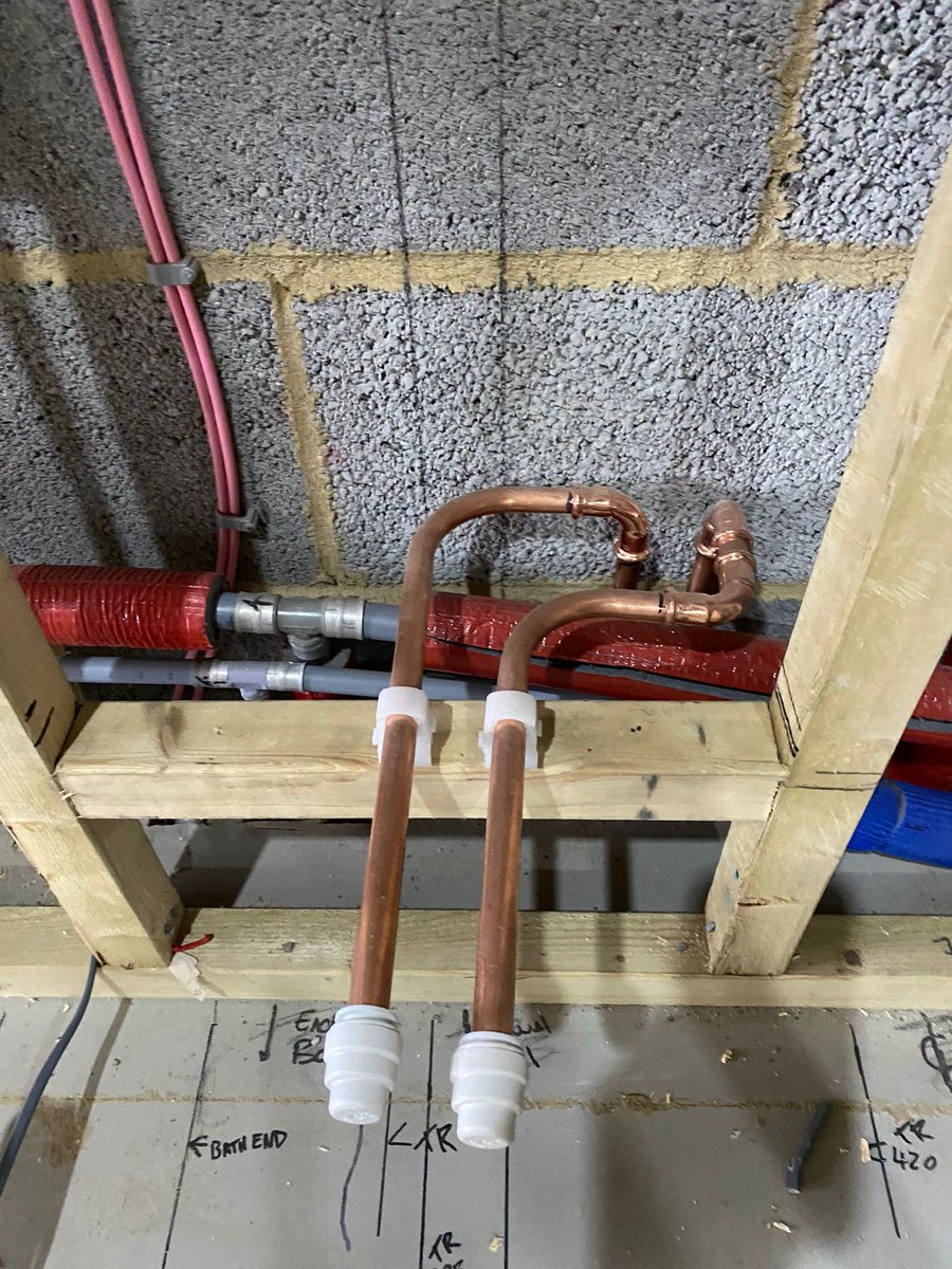 ButelineUK's tweet photo. A large site in Buckinghamshire with Buteline UK's Red &amp; Blue Pre-insulated Pipe throughout. 🔴🔵

#Buteline #Plumbing #SaveTime #EasyID #Heating #Preinsulated #Site https://t.co/cF4Ng62mn7