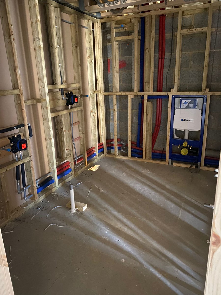 ButelineUK's tweet photo. A large site in Buckinghamshire with Buteline UK's Red &amp; Blue Pre-insulated Pipe throughout. 🔴🔵

#Buteline #Plumbing #SaveTime #EasyID #Heating #Preinsulated #Site https://t.co/cF4Ng62mn7