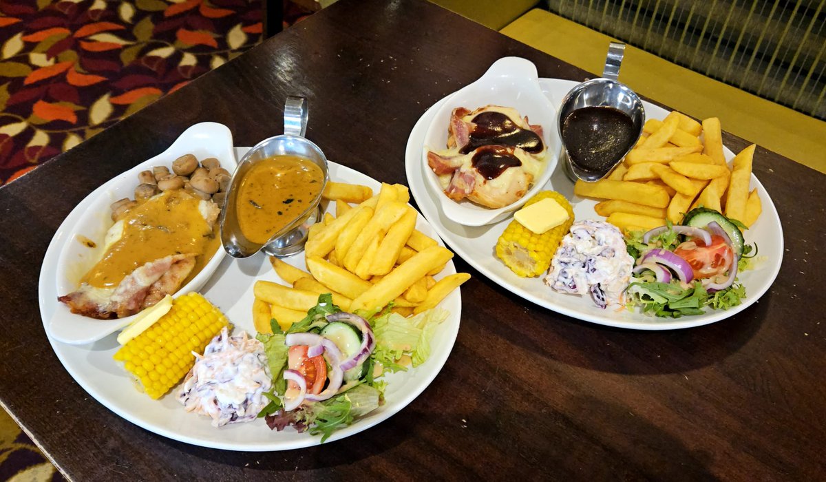 BurnDining's tweet photo. We've got lots of clucking good chicken dishes...
...BUT... whats your go to ?  Smothered Chicken or Hunters Chicken 🤔
#redburnfarm #chicken #cluckinggood https://t.co/ykpfTbtb0F