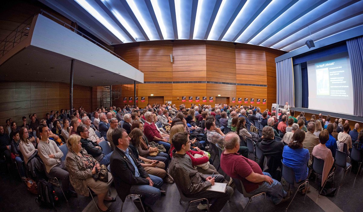 Das lange Warten hat ein Ende 😊

Unsere Kultveranstaltung geht in eine neue Runde: 
Die 10. Lange Nacht der #Mathematik an der HKA startet am 21.4. um 15 Uhr mit dem Vortrag von  Prof. Dr. Peter Becker über "Das dreifarbige Dreieck" 

h-ka.de/lanama