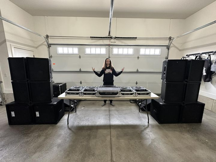 lucatimusic's tweet photo. that one rich friend who just started DJing: https://t.co/fv0Rgn38LG