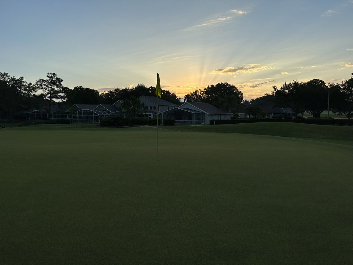 ShaneRice33's tweet image. Great start to the day as we got maybe 0.05” of rain! We will take what we can get. 230 on the sheet today. Friday foliar w/calcium upped a little bit. Chevy did not like Benny’s guy he made. I had no idea what he was barking at #turfdog #dogsofturf