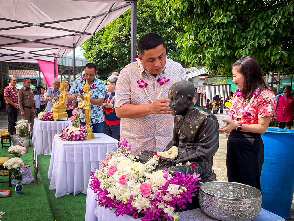 cpsw954's tweet photo. "สืบสานสงกรานต์วิถีไทยร่วมสานใจสู่สากล" ประเพณีสงกรานต์ของไทย 

💂ชุดควบคุมที่ 954 หน่วยเฉพาะกิจสันติสุข ร่วมกับ ฉก.ทพ.45, หน่วยงานราชการและปชช.ในพื้นที่ เข้าร่วมพิธีสรงน้ำพระ และรดน้ำขอพรผู้สูงอายุ เพื่อสืบสานประเพณีอันดีงาม ณ วัดสังฆสิทธาราม ต.ตันหยงมัส อ.ระแงะ จว.น.ธ. https://t.co/3wxvdGqUoS