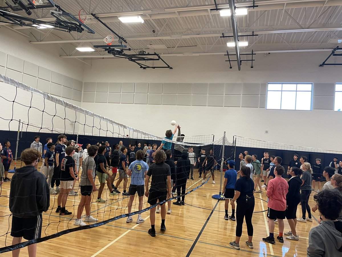 WS_Storm_PE's tweet photo. What do you do when it’s raining outside and only have one gym space available? 4 class Volleyball four square! #healthfulliving #teamsports https://t.co/EoE4rkMods