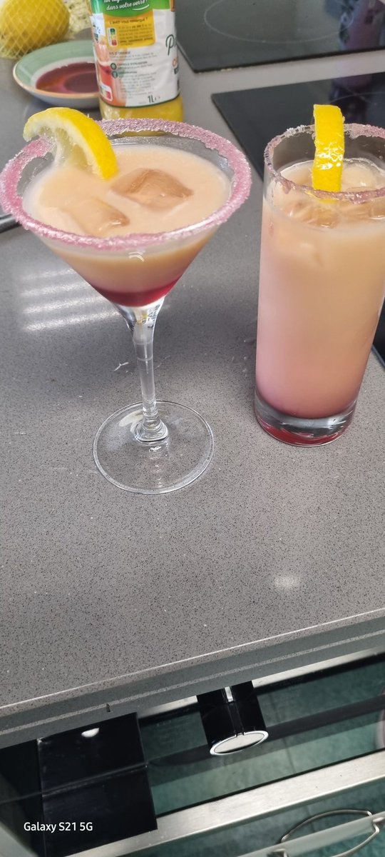 LpProjets's tweet photo. Cocktails péruviens revisités par nos élèves de 2nde européenne espagnol : Machu Picchu, Destornillador et Daiquiri fraise ! https://t.co/6C2vb5ZCE1