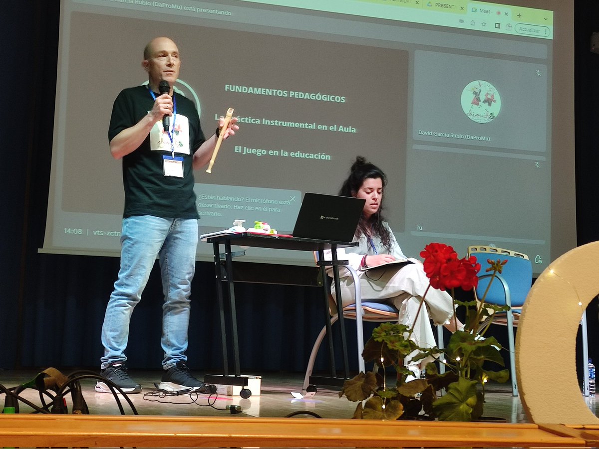 David García <a href="/dapromu/">David G.</a> nos vamos de su proyecto #flutestar basado en el juego #singstar.
Con el software #ultrastar. #yoconeuterpe #coneuterpe23 #córdobaconeuterpe <a href="/Cordoba_Educa/">Delegación de Educación e Infancia</a> <a href="/EducaAnd/">Consejería Desarrollo Educativo y FP</a> <a href="/educaciongob/">Ministerio de Educación, FP y Deportes</a> <a href="/LaSalleCordoba/">La Salle Córdoba</a> <a href="/cepcordoba/">CEP Córdoba</a>