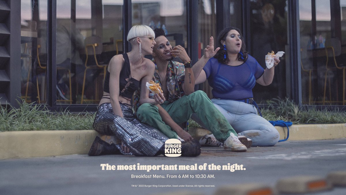 creapills's tweet photo. "Le repas le plus important de la nuit" - Burger King s'adresse aux fêtards (de retour de soirée) dans sa dernière campagne https://t.co/Pps5tzC1wo
