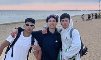 preciso de saber o insta do gajo do meio