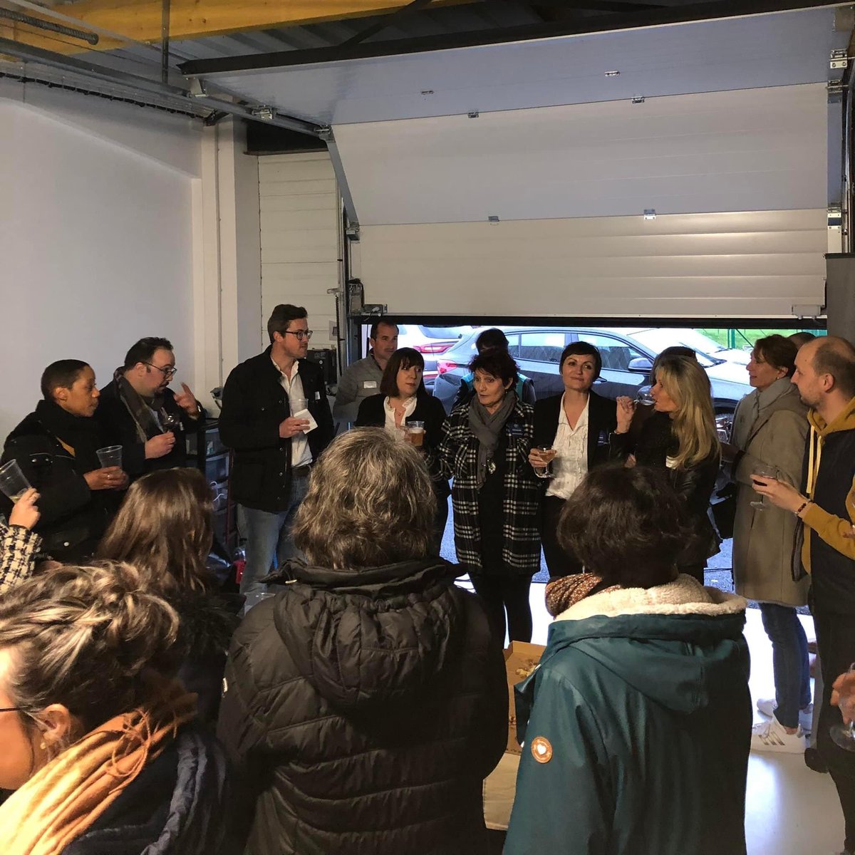 ClubEmeraudEnt's tweet image. ⚰️ ACTIV’ RÉSEAU INSOLITE ⚰️

Nos adhérents ont pu assister à l’Activ’ Réseau le plus insolite du club ! 

Angélique et Sylvia nous ont ouvert les portes de leurs pompes funèbres Mémoire Funéraire à Plouër-sur-Rance 💐

#emeraudeentreprises #reseau #memoirefuneraire