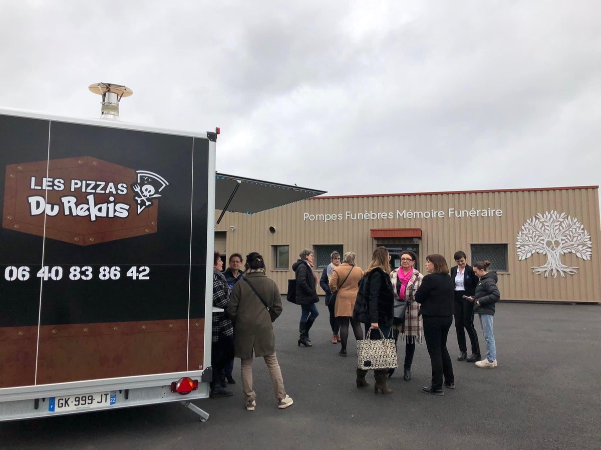 ClubEmeraudEnt's tweet image. ⚰️ ACTIV’ RÉSEAU INSOLITE ⚰️

Nos adhérents ont pu assister à l’Activ’ Réseau le plus insolite du club ! 

Angélique et Sylvia nous ont ouvert les portes de leurs pompes funèbres Mémoire Funéraire à Plouër-sur-Rance 💐

#emeraudeentreprises #reseau #memoirefuneraire