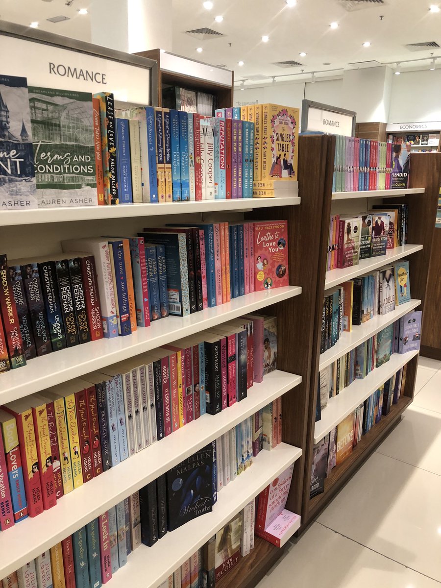 userdarwin99's tweet photo. i love bookstores https://t.co/6STUjngjiu
