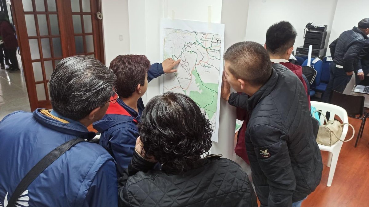 AndresPB1981's tweet image. El líder comunitario #Edil, #Comunal, #Corregidor es el más Influyente de la comunidad, el más proactivo, el coordinador organizacional.

Por eso, nos reunimos con los más representativos de  #LaGranCapital, para hacer ejercicios de cartografía social y de primera mano tomar